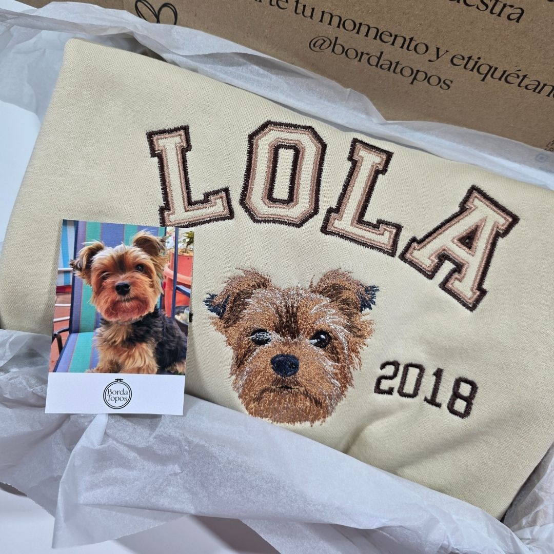 Nombre y fecha UNA Mascota Personalizada – Camiseta, Sudadera o Sudadera con Capucha