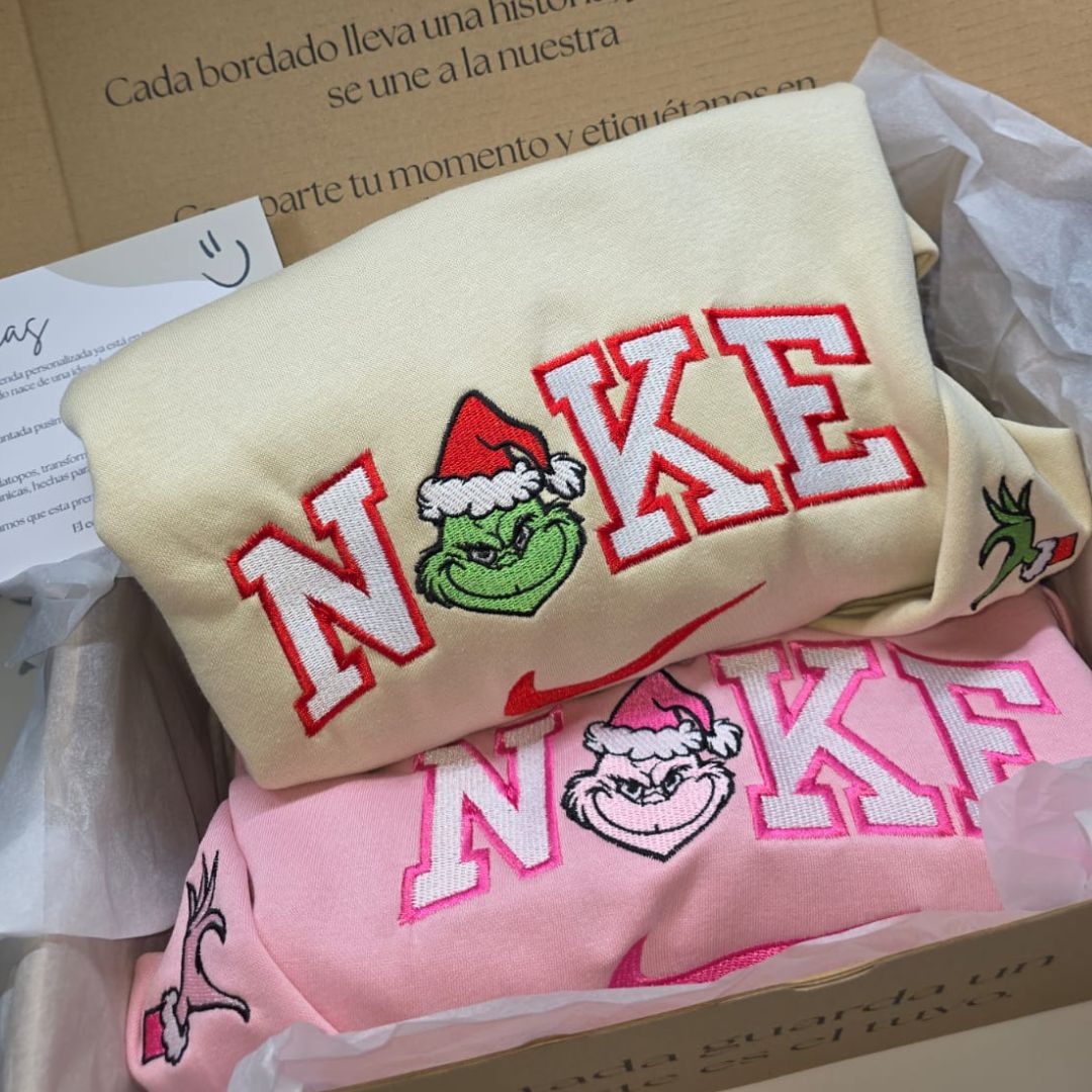 Bordado El Grinch N*KE – Camiseta, Sudadera o Sudadera con Capucha
