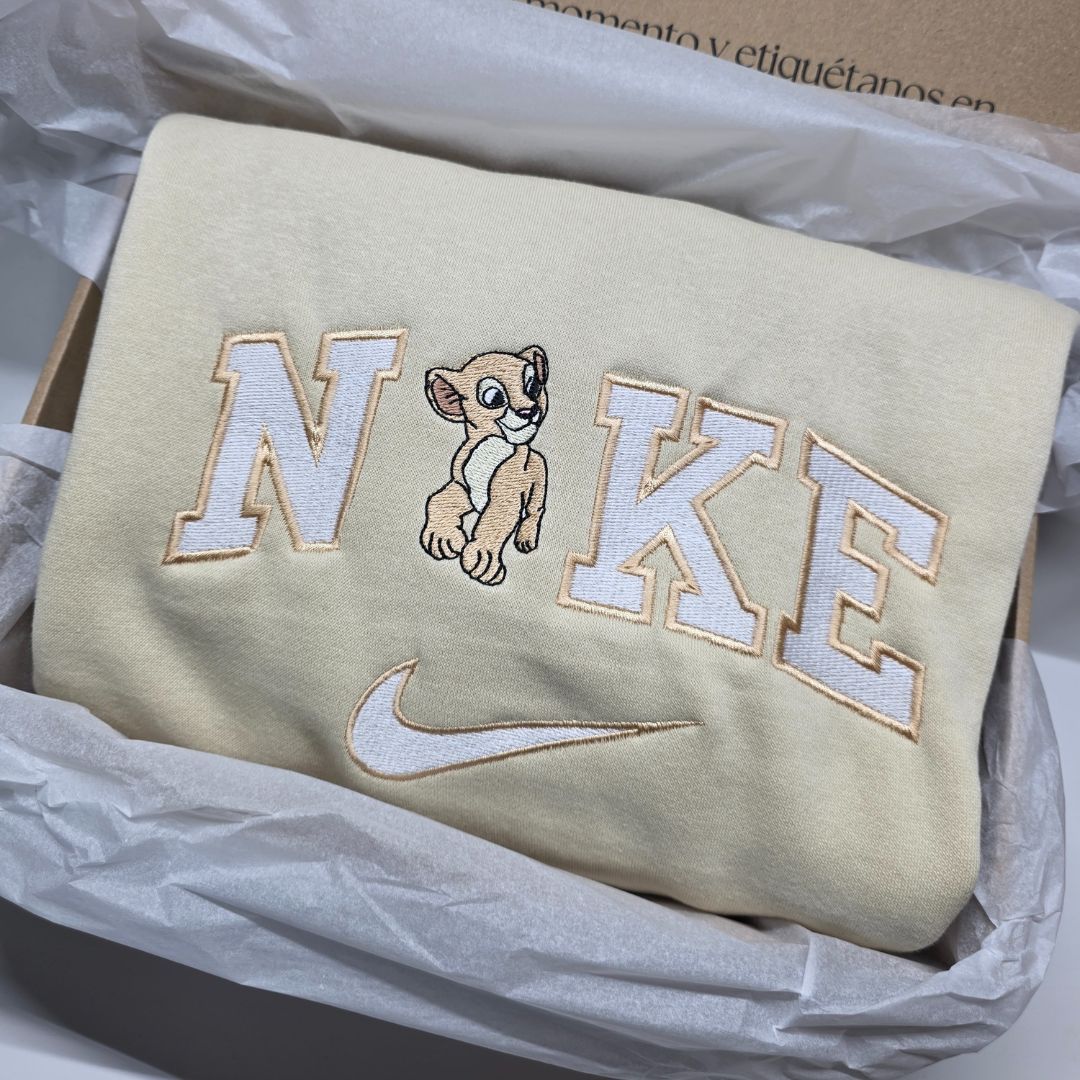 Bordado El Rey León Simba y Nala N*KE – Camiseta, Sudadera o Sudadera con Capucha